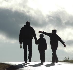 Wanderer im Gegenlicht
