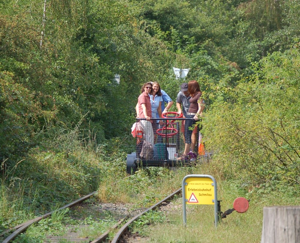 Auf Pump: Drai­sine­fahrer brin­gen Leben auf tote Gleise