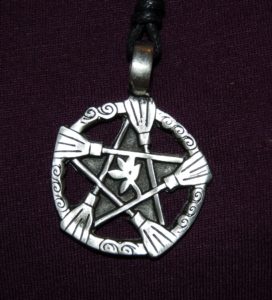 Schmuckstück, Pentagramm aus Hexenbesen