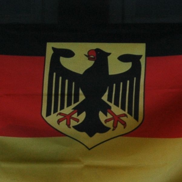 Nationalflagge mit Adler.