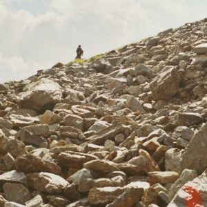Steiniger Weg in den Alpen