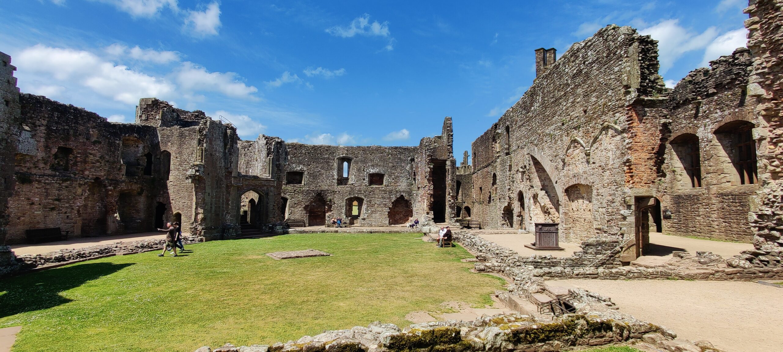 Raglan Castle in Wales, Großbritannien