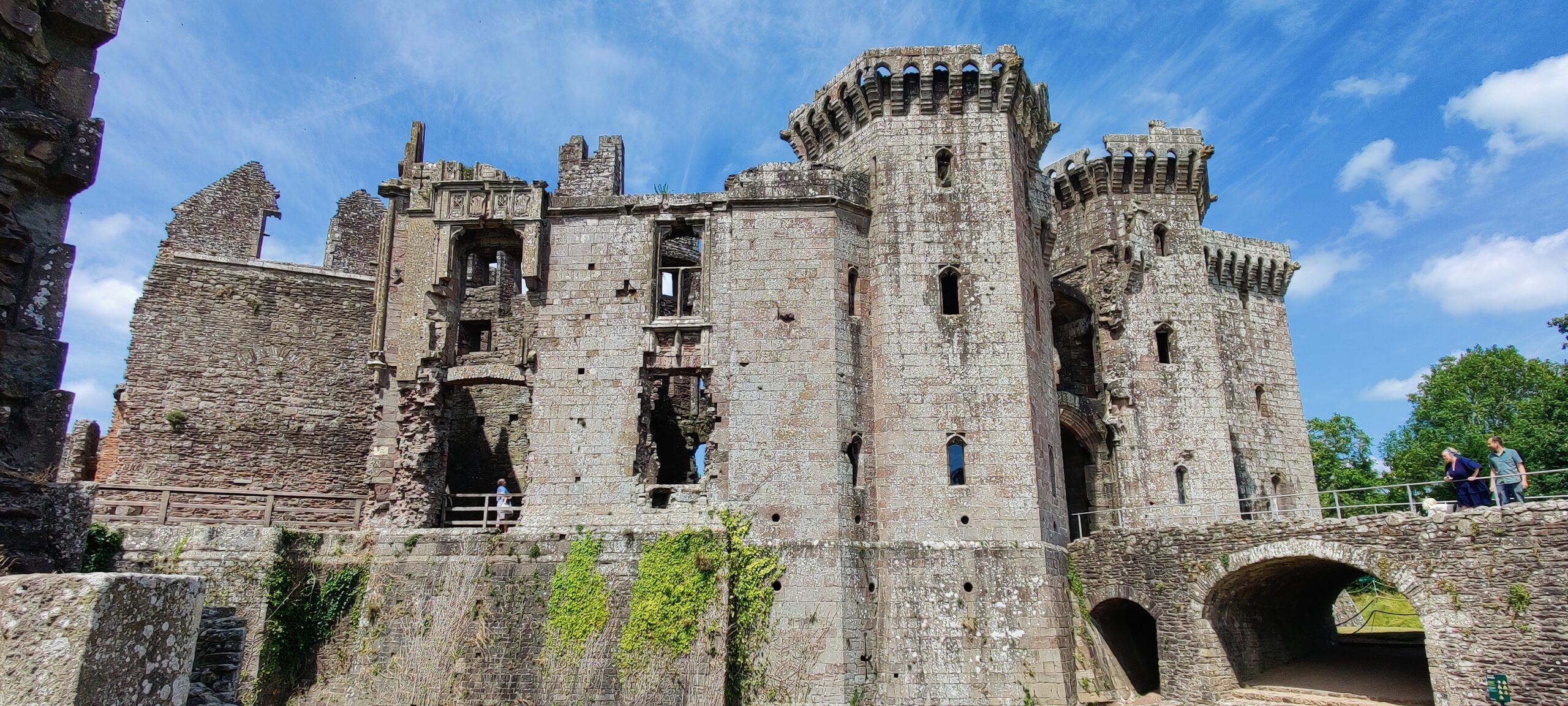 Raglan Castle in Wales, Großbritannien