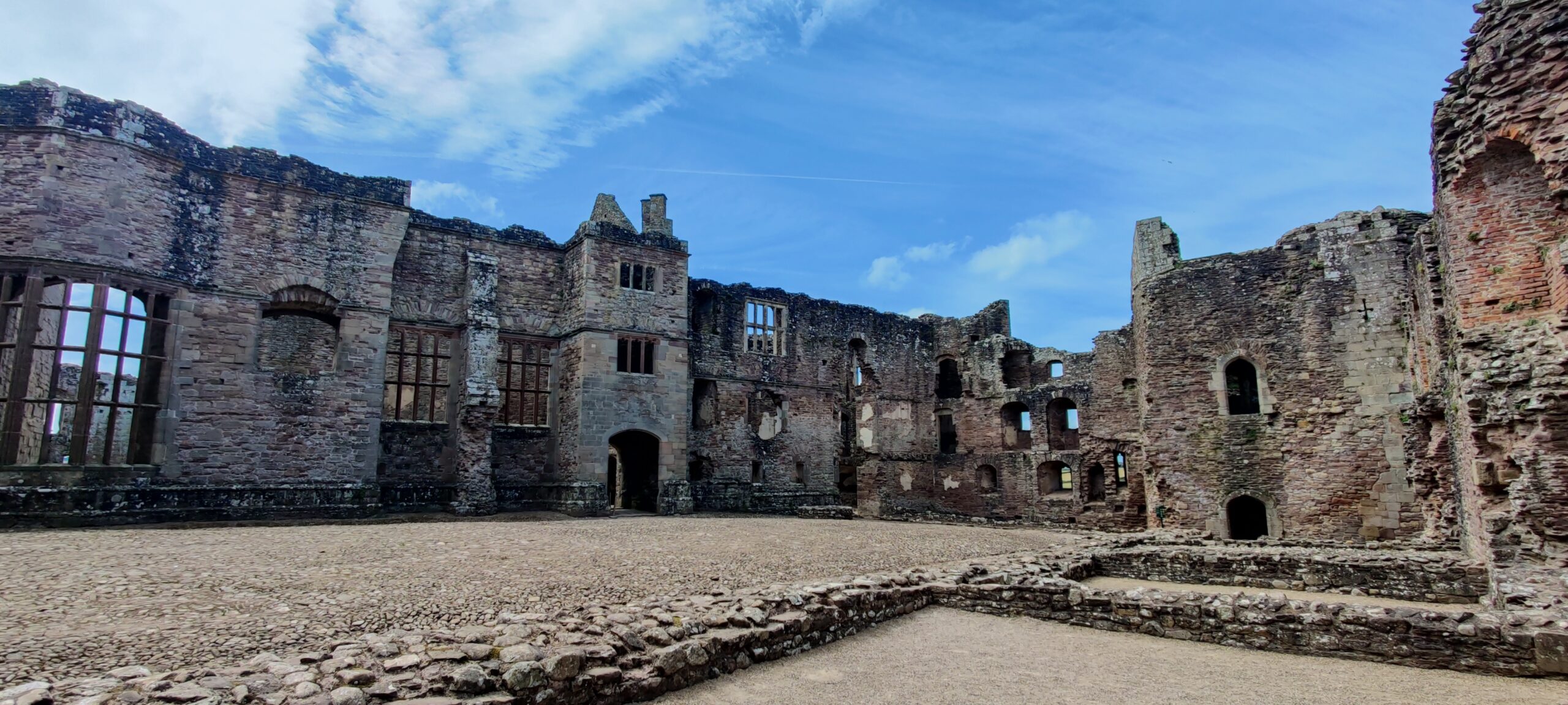 Raglan Castle in Wales, Großbritannien