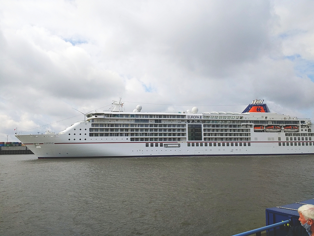 Kreuzfahrtschiff Europa 2, Elbe, Deutschland