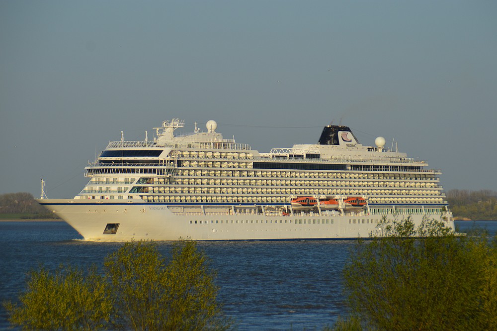 Kreuzfahrtschiff Viking Sky, Elbe, Deutschland