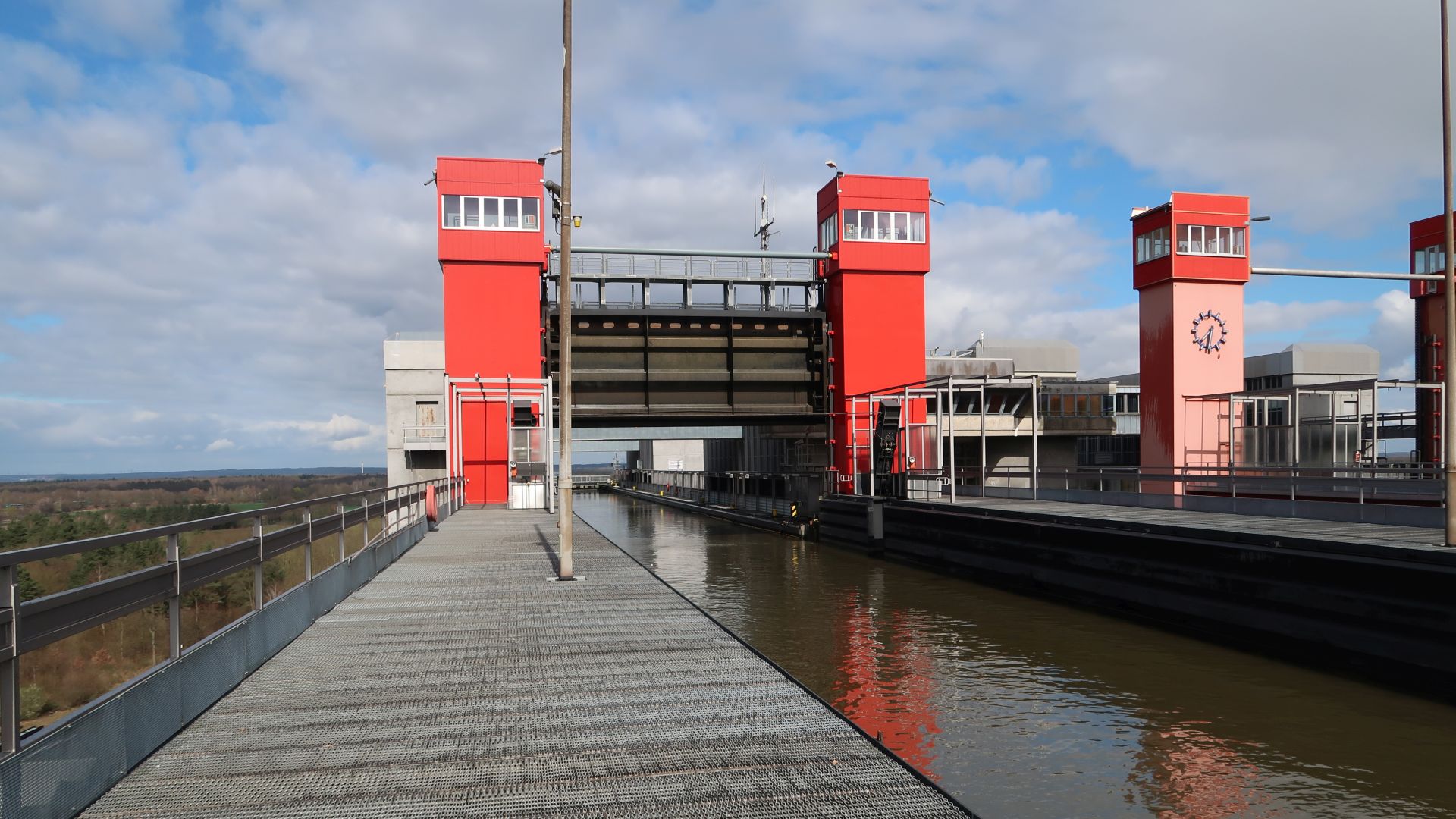 Einfahrt in das Schiffshebewerk Scharnebeck