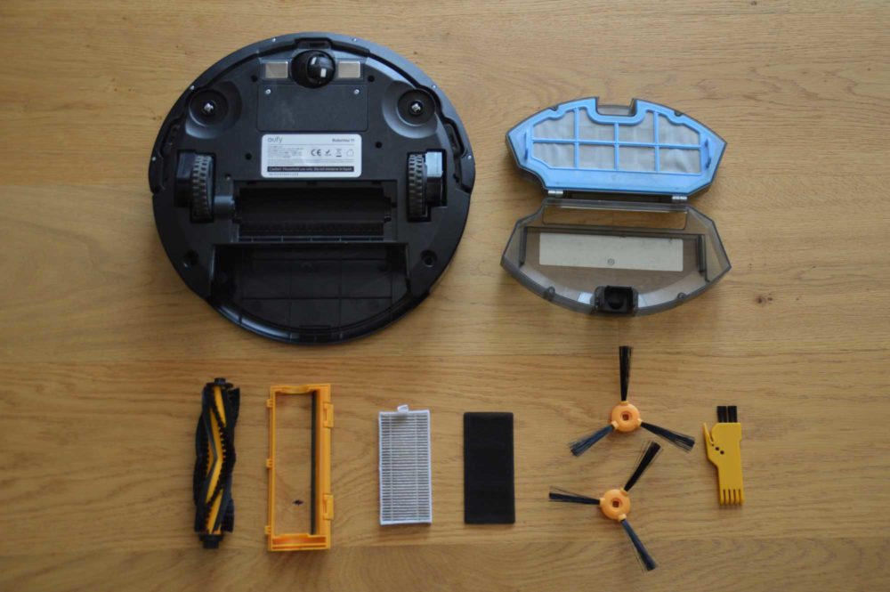 Staubsaugerroboter mit Zubehör